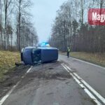 RYN: Dachowanie na DK59 w Rynie. Kierowca stracił panowanie nad autem